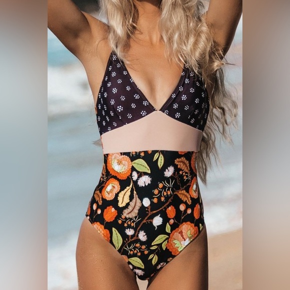 Cupshe Other - Cupshe One Piece Color Block Design Swimsuit Woman’s Size Medium (NWOT)